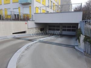 Prodej garážového stání, Praha - Libeň, U Slovanky, 13 m2