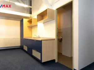 Pronájem kanceláře, Hradec Králové, třída Karla IV., 206 m2