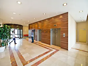 Pronájem kanceláře, Praha, Kodaňská, 570 m2