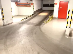 Pronájem garážového stání, Praha - Žižkov, Jeseniova, 14 m2