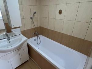 Pronájem bytu 2+1, Chomutov, Březenecká, 62 m2