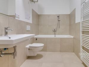 Pronájem bytu 1+kk, Praha - Karlín, Křižíkova, 49 m2