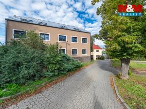 Prodej bytu 2+kk, Praha - Holyně, náměstí Pod lípou, 61 m2