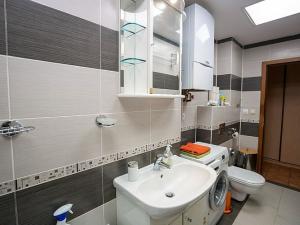 Pronájem bytu 2+kk, Karlovy Vary, Kolmá, 62 m2