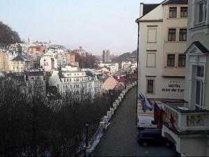 Pronájem bytu 2+kk, Karlovy Vary, Kolmá, 62 m2