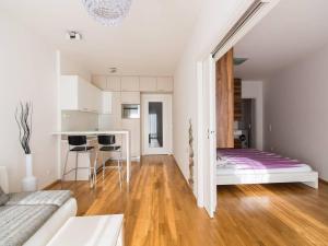 Pronájem bytu 2+kk, Praha - Michle, Baarova, 44 m2