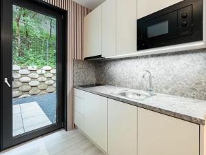 Pronájem bytu 1+kk, Praha - Hlubočepy, Na Zlíchově, 27 m2