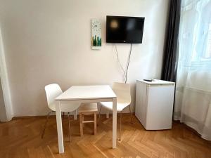 Pronájem bytu 1+kk, Praha - Žižkov, Orebitská, 25 m2