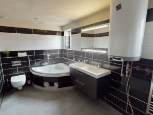 Prodej zemědělské usedlosti, Lom, 420 m2