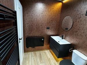Prodej - jiné, Praha - Staré Město, Betlémské náměstí, 24 m2
