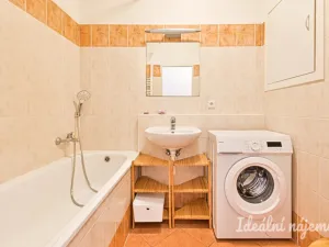 Pronájem bytu 1+kk, Brno - Židenice, Bělohorská, 38 m2