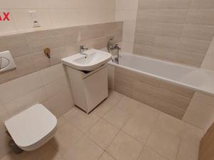 Pronájem bytu 2+kk, Praha - Čakovice, Tryskovická, 52 m2
