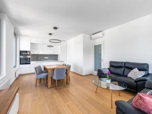 Pronájem bytu 4+kk, Praha - Jinonice, Walterovo náměstí, 109 m2