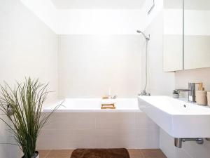 Prodej bytu 2+kk, Praha - Malešice, Počernická, 70 m2