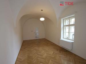 Pronájem bytu 1+1, Praha, Betlémské náměstí, 41 m2