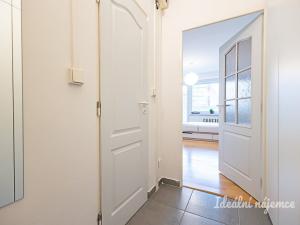 Pronájem bytu 1+kk, Praha - Kobylisy, Kyselova, 22 m2