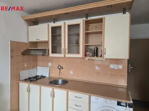 Pronájem bytu 1+1, Karlovy Vary - Drahovice, Maďarská, 46 m2