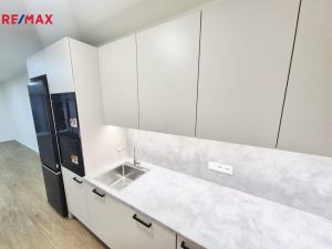 Pronájem bytu 2+kk, Praha - Háje, Sochorcova, 58 m2