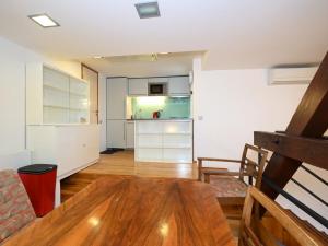 Pronájem bytu 2+kk, Praha - Dejvice, Srbská, 65 m2