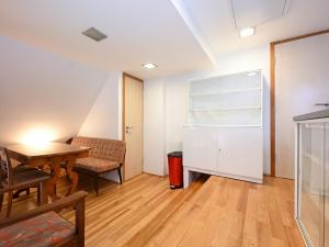 Pronájem bytu 2+kk, Praha - Dejvice, Srbská, 65 m2