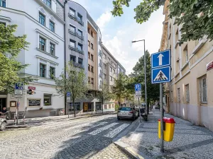 Pronájem garážového stání, Praha - Vinohrady, Záhřebská, 12 m2