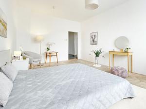 Prodej bytu 3+1, Praha, Biskupcova, 83 m2