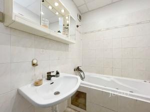 Prodej bytu 3+1, Praha, K lukám, 68 m2