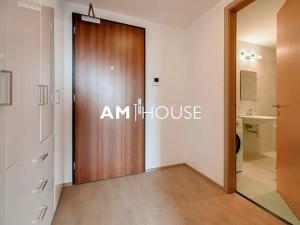 Pronájem bytu 2+kk, Praha - Holešovice, Sanderova, 50 m2