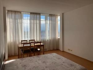 Pronájem bytu 1+1, Praha - Troja, Olštýnská, 43 m2