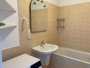 Pronájem bytu 1+1, Praha - Troja, Olštýnská, 43 m2