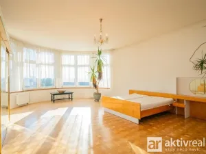 Prodej komerčního pozemku, Praha - Šeberov, K Hrnčířům, 2233 m2