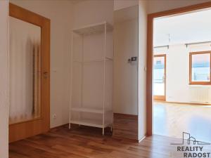 Pronájem bytu 2+kk, Praha, Schwarzenberská, 74 m2