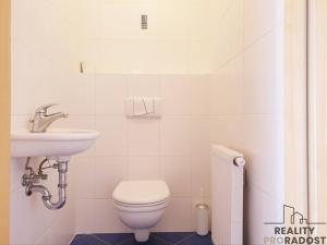 Pronájem bytu 2+kk, Praha, Schwarzenberská, 74 m2