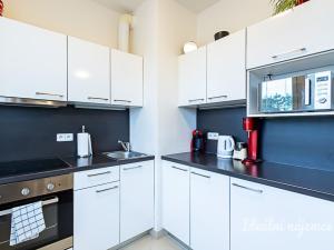 Pronájem bytu 1+kk, Praha - Hloubětín, Nademlejnská, 32 m2