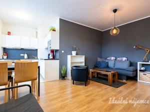 Pronájem bytu 1+kk, Praha - Hloubětín, Nademlejnská, 32 m2