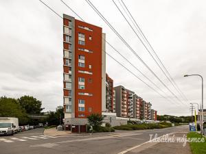 Pronájem bytu 1+kk, Praha - Hloubětín, Nademlejnská, 32 m2