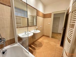Pronájem bytu 2+1, Praha - Staré Město, Národní, 88 m2