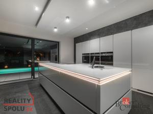 Prodej rodinného domu, Úherce, 268 m2