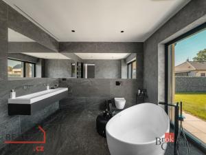 Prodej rodinného domu, Úherce, 268 m2