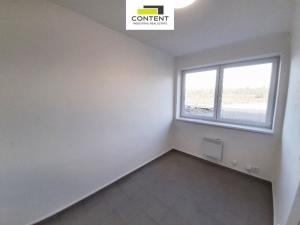 Pronájem výrobních prostor, Kladno - Dubí, Dubská, 2110 m2