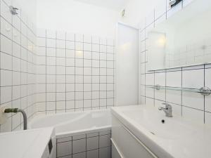 Pronájem bytu 2+kk, Praha - Dejvice, Kafkova, 56 m2