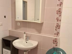 Pronájem bytu 2+kk, Praha - Uhříněves, Nové náměstí, 60 m2