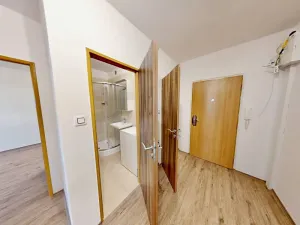 Pronájem bytu 2+kk, Praha - Kobylisy, Šiškova, 45 m2