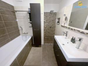 Pronájem bytu 4+kk, Praha - Modřany, Rorýsová, 109 m2