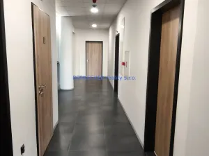Prodej kanceláře, Hradec Králové - Kukleny, Pražská třída, 1600 m2