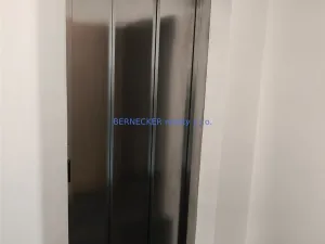 Prodej kanceláře, Hradec Králové - Kukleny, Pražská třída, 1600 m2