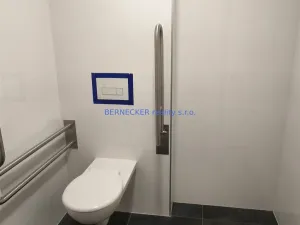 Prodej kanceláře, Hradec Králové - Kukleny, Pražská třída, 1600 m2