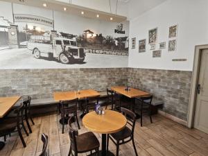 Pronájem restaurace, Praha, U hráze, 242 m2
