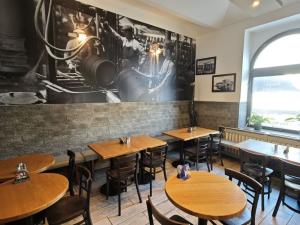 Pronájem restaurace, Praha, U hráze, 242 m2