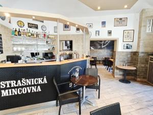 Pronájem restaurace, Praha, U hráze, 242 m2